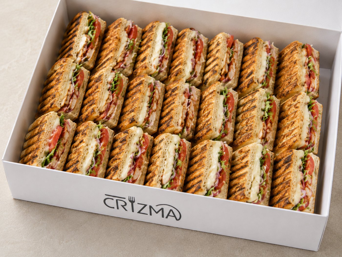 Caja CRYZMA de bocadillos y paninis surtidos para oficina